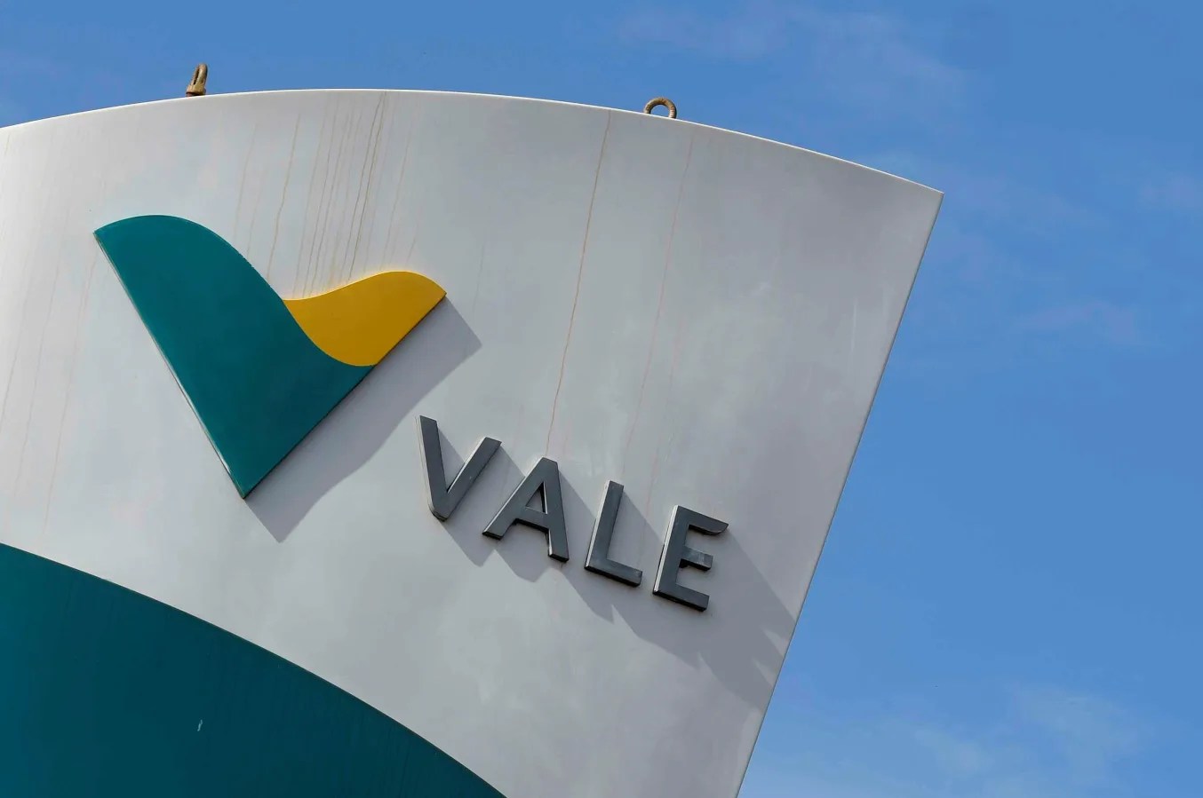 Foto do prédio da sede da mineração da Vale com o logo da empresa e os dizeres 