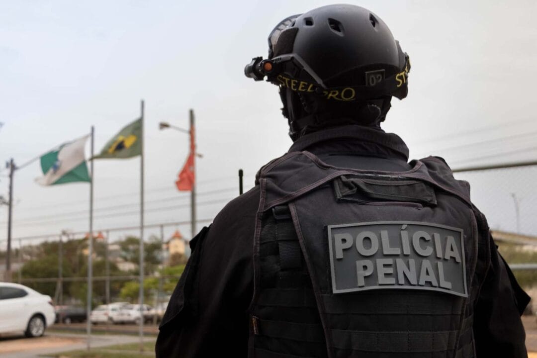 Inscrições abertas até hoje para concorrer as vagas no Concurso Público de Policial Penal no Paraná de nível médio.