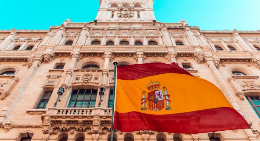 Espanha está recrutando pessoas que falam português para ocupar 60 vagas de emprego nas áreas de atendimento ao cliente, telemarketing, suporte técnico, construção civil e mais