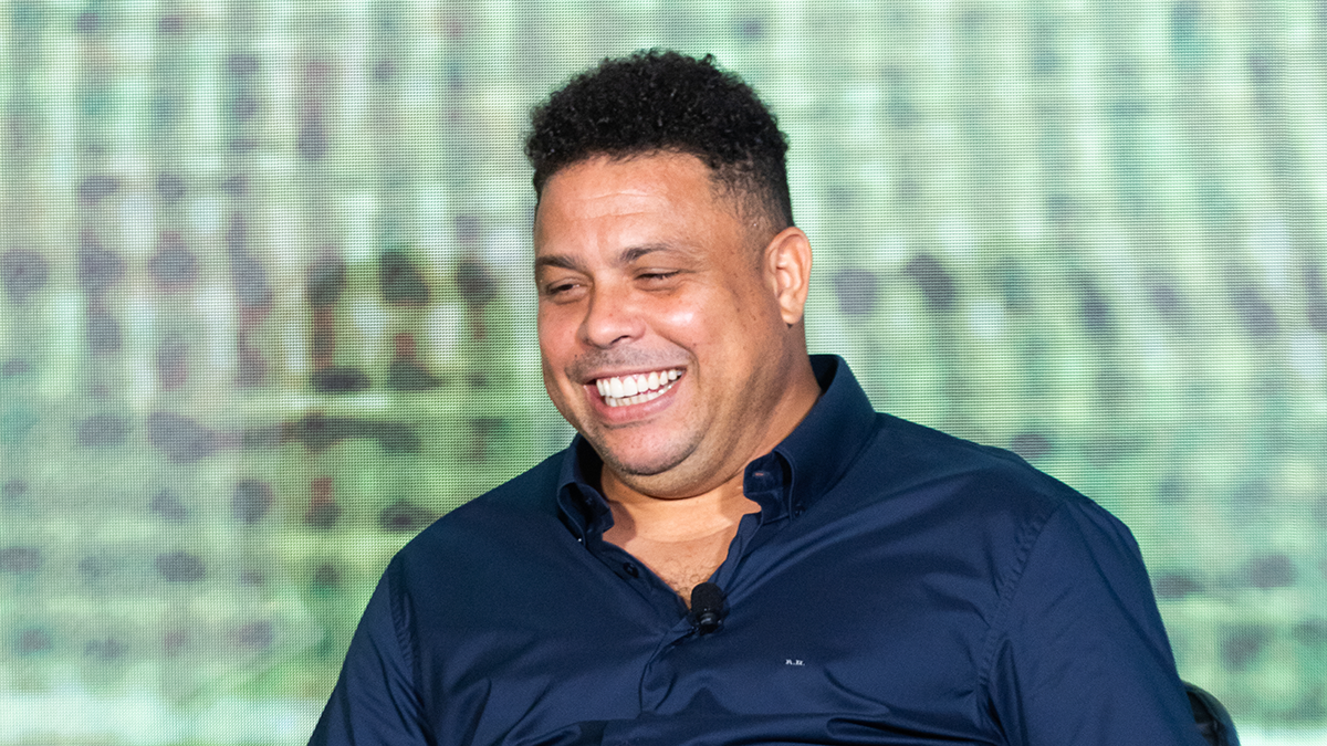 Em entrevista à Inteligência Financeira, Ronaldo fala sobre o impacto emocional da venda da SAF do Cruzeiro, sua pós-carreira como empresário e o futuro do seu negócio.  Palestrou em Nova York, onde participou do Itaú BBA CEO Conference